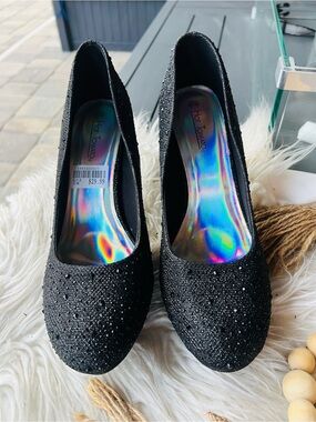 Hot Tomato Black Glitter Round-Toe Low Heel Pumps